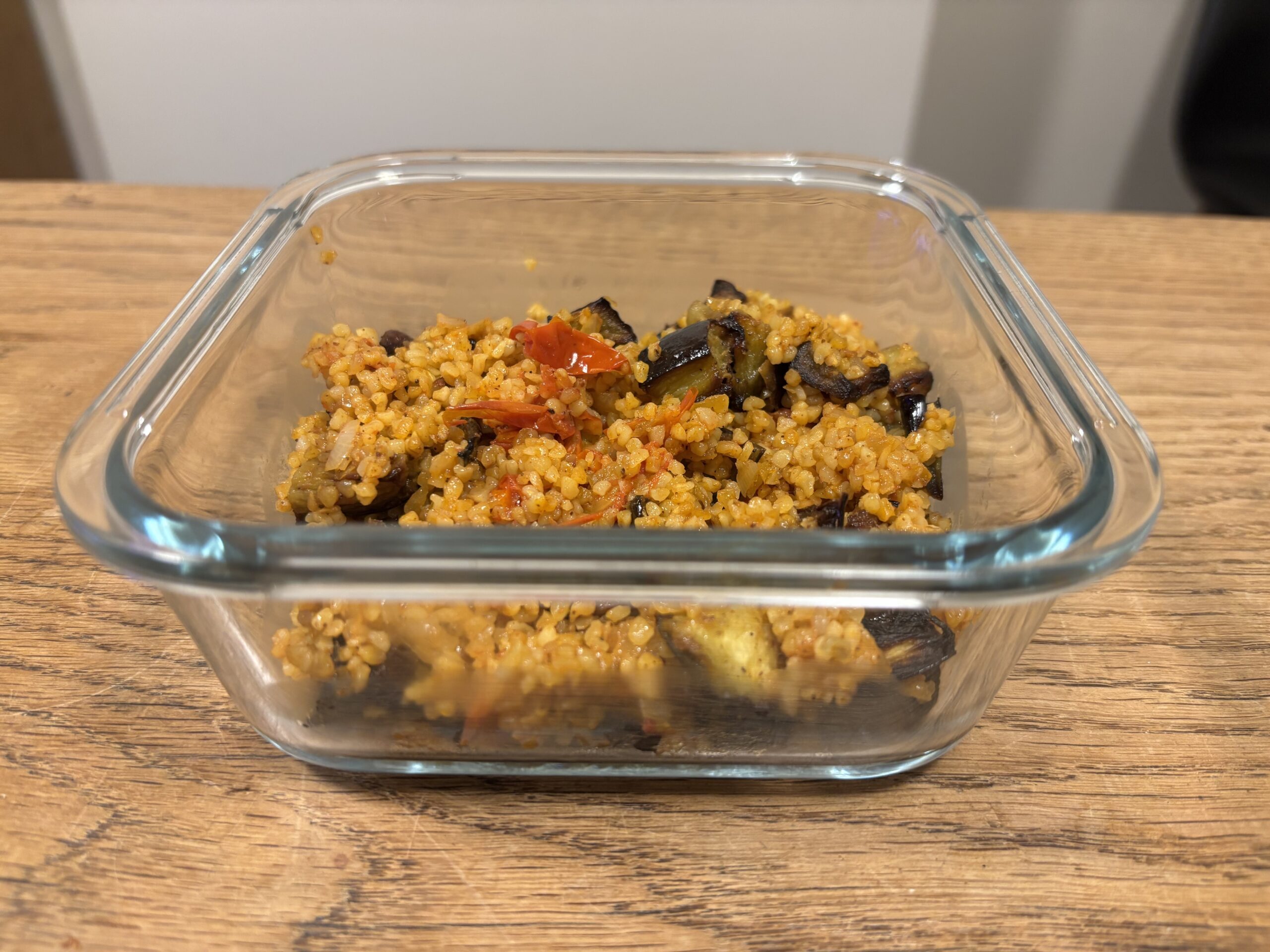 Boulgour à la tomate, aux aubergines et au yaourt citronné