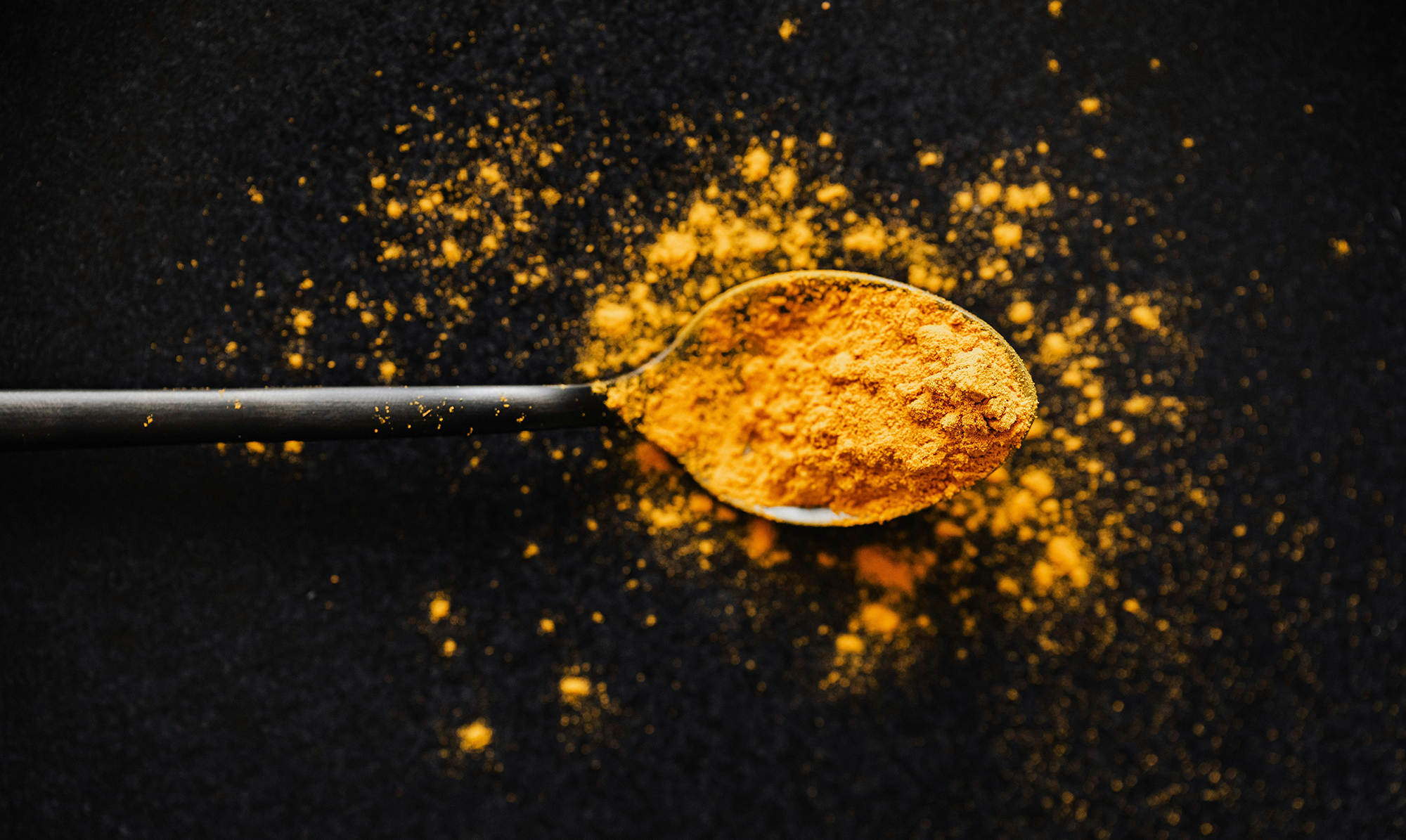 Salade de quinoa, houmous et curcuma