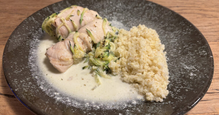 Roulade de poulet au boursin, sauce courgette parmesan